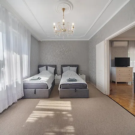 Deluxe Space And * Pecs