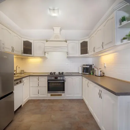 Deluxe Space And Apartment Pecs