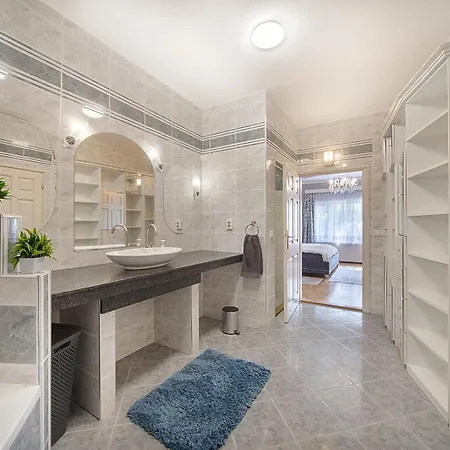 Apartment Deluxe Space And *